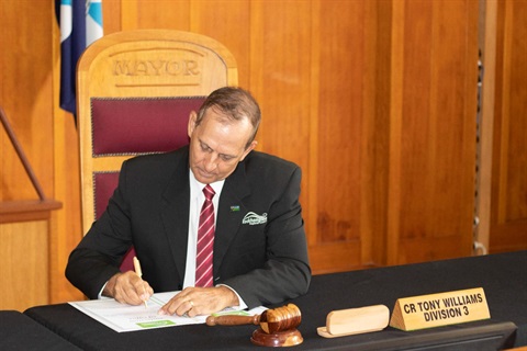 Mayor-Tony-Williams-Signing-Declaration.jpg