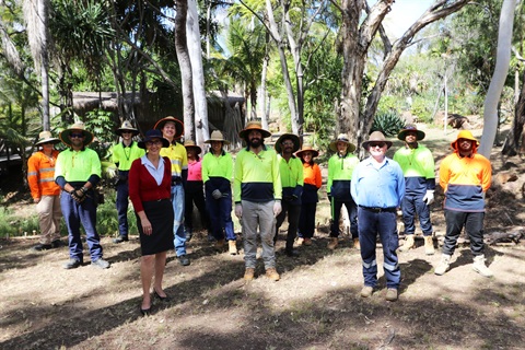 Cr Kirkland and NRM partners CQACCA _CQU Trainees.jpg