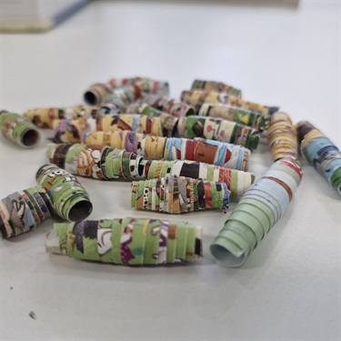 Paper beads 4 Gracemere Library