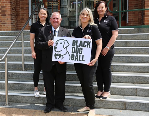 Acting Mayor Neil Fisher and Black Dog Ball committee members.jpg