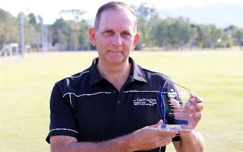 Cr Williams with NRFMA award