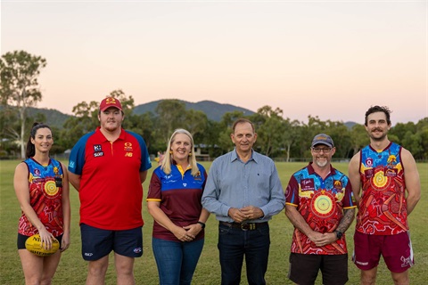 Glenmore Bulls Players, AFL Capricornia Rep, Cr Taylor, Mayor Williams, Committee Member Scott Salter (2).JPG