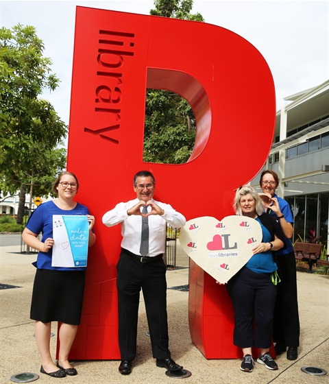 Cr Wickerson and Library Staff.jpg