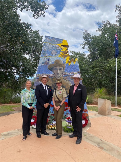 L-R Cr Rutherford, Mayor Tony Williams, Captain Misty Evans 31 42 RQR, Cr Latcham.jpg